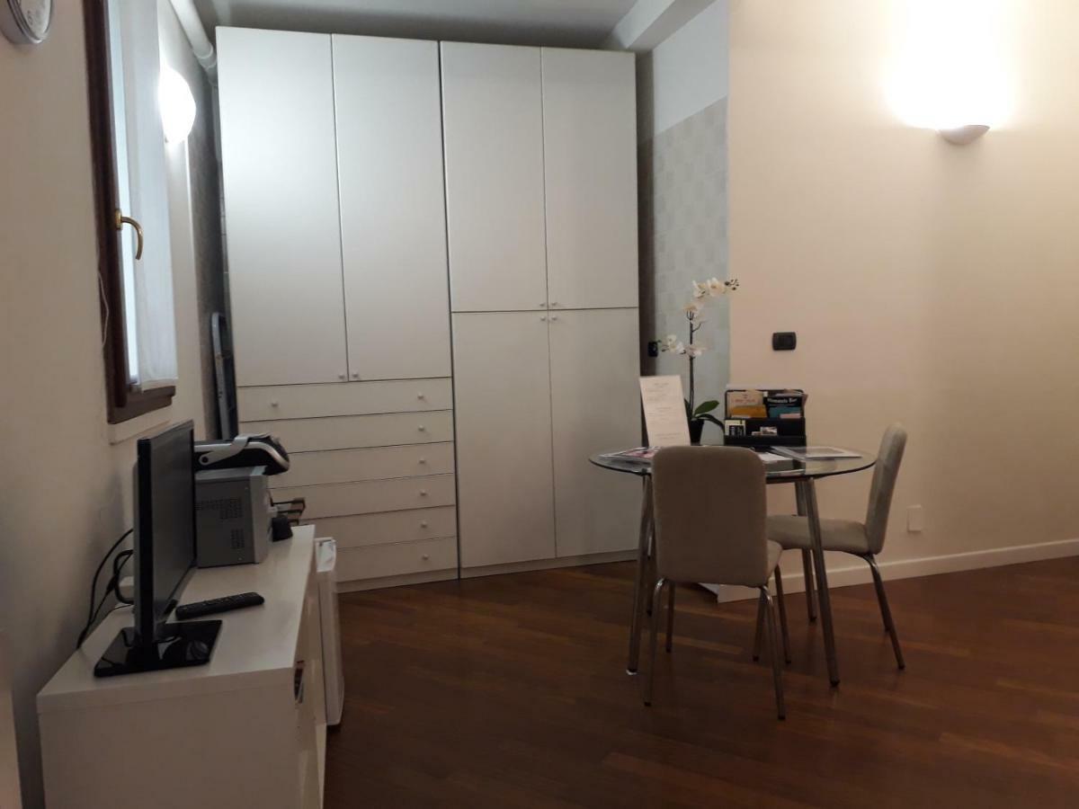 Suite Del Borgo - Affittacamere - Guest House Болонья Екстер'єр фото